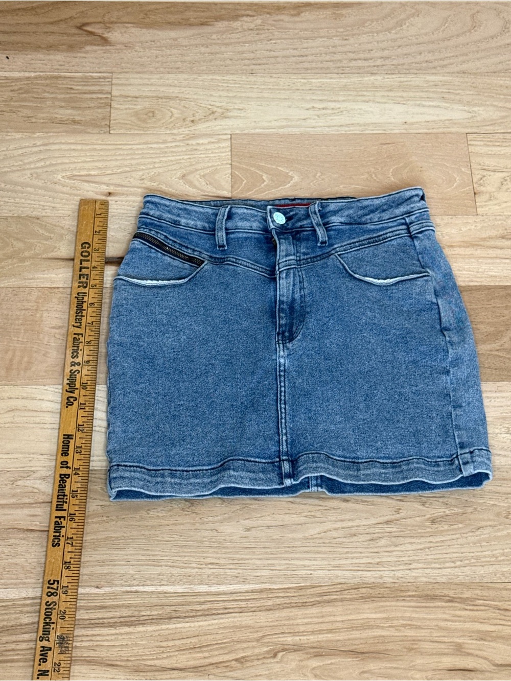 Guess skirt size medium